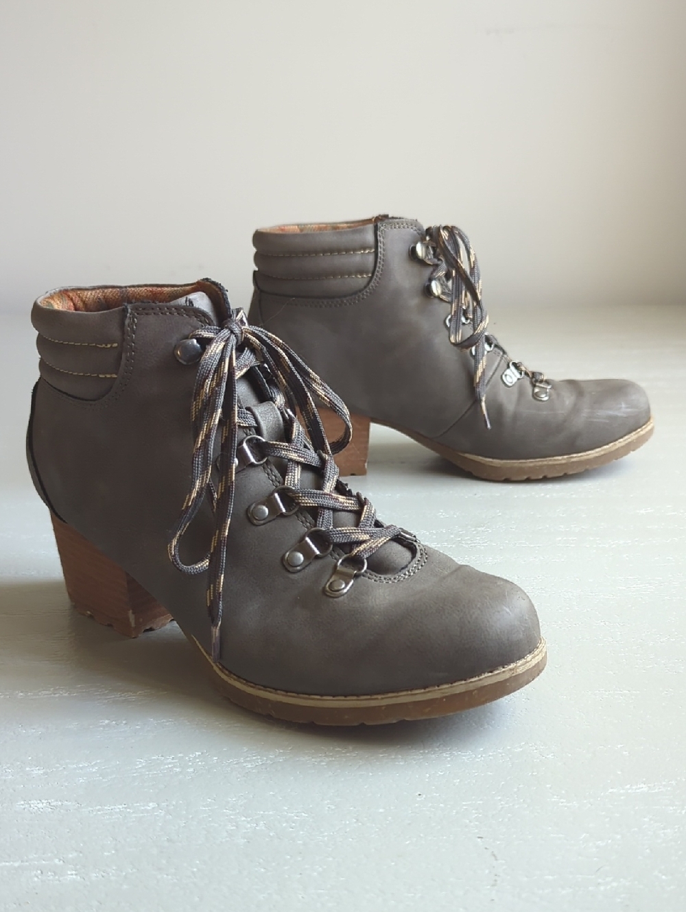 BOC Lace-Up Ankle Bootie Heeled Gray size 7.5 - Picture 1 of 7